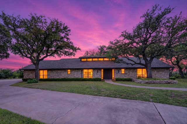 8628 Stonewood Drive, Fort Worth, TX 76179