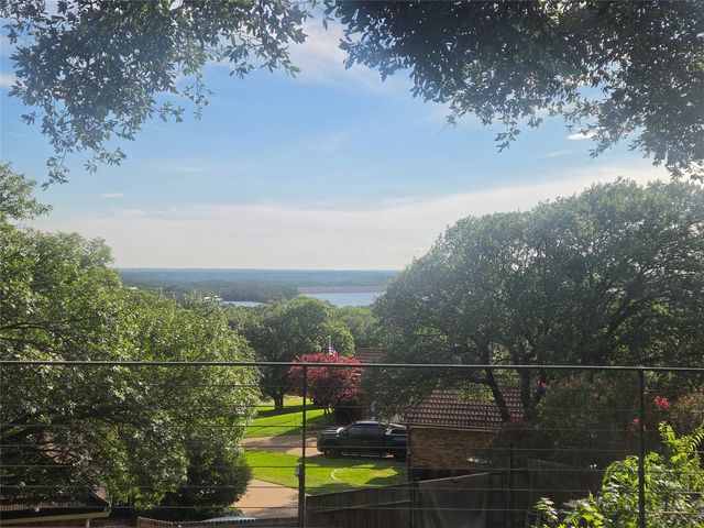 8628 Stonewood Drive, Fort Worth, TX 76179