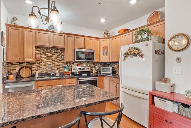 200 Martins Lndg 102, North Reading, MA 01864