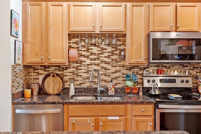 200 Martins Lndg 102, North Reading, MA 01864