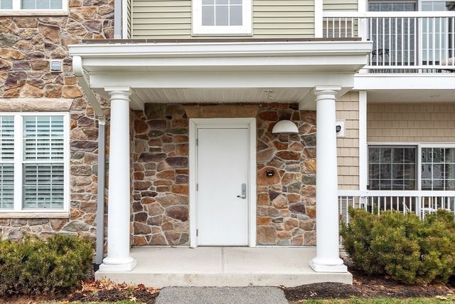 200 Martins Lndg 102, North Reading, MA 01864