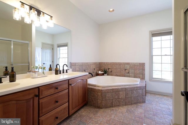 240 SUNDAY DR, State College, PA 16801