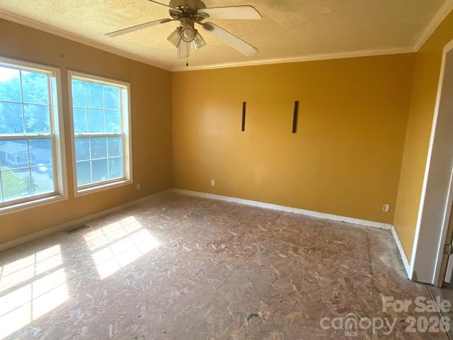 39 Henry White Lane, Leicester, NC 28748