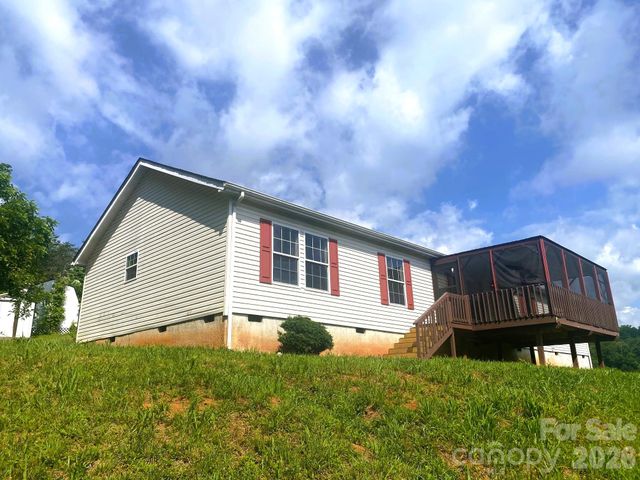 39 Henry White Lane, Leicester, NC 28748