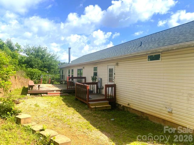 39 Henry White Lane, Leicester, NC 28748