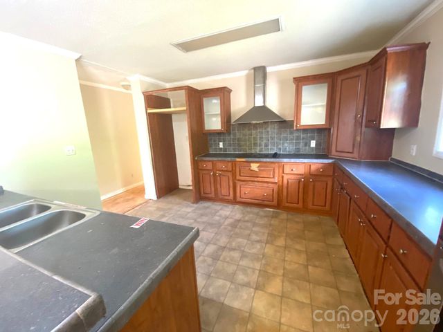 39 Henry White Lane, Leicester, NC 28748