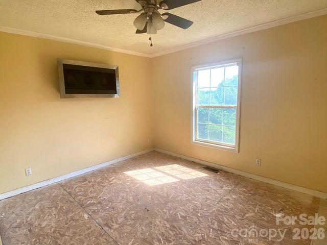 39 Henry White Lane, Leicester, NC 28748