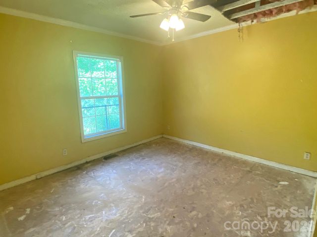 39 Henry White Lane, Leicester, NC 28748