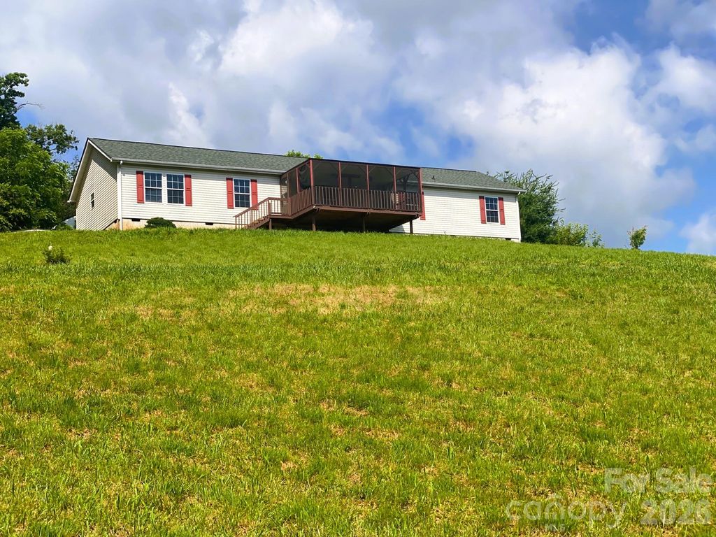 39 Henry White Lane, Leicester, NC 28748