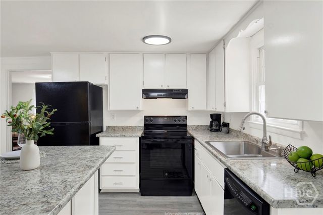 17 Russell Avenue, Savannah, GA 31408
