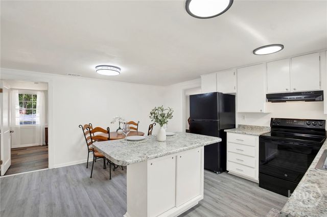 17 Russell Avenue, Savannah, GA 31408