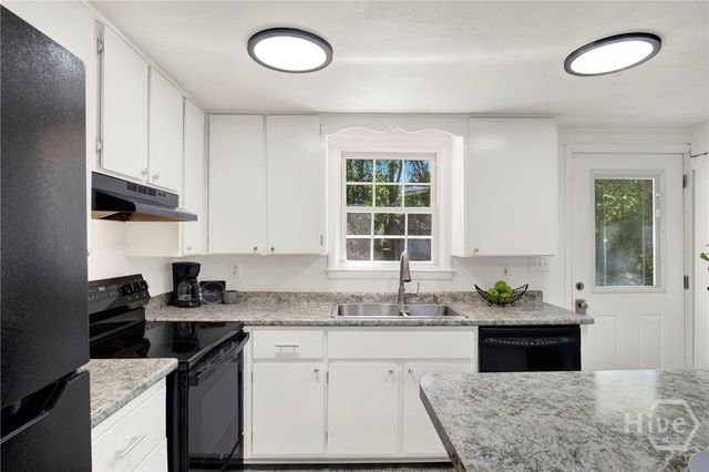 17 Russell Avenue, Savannah, GA 31408