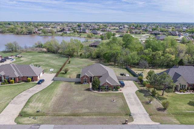 4701 Southcreek Road, Moore, OK 73165