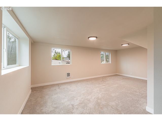 225 21ST Ave, Sweet Home, OR 97386