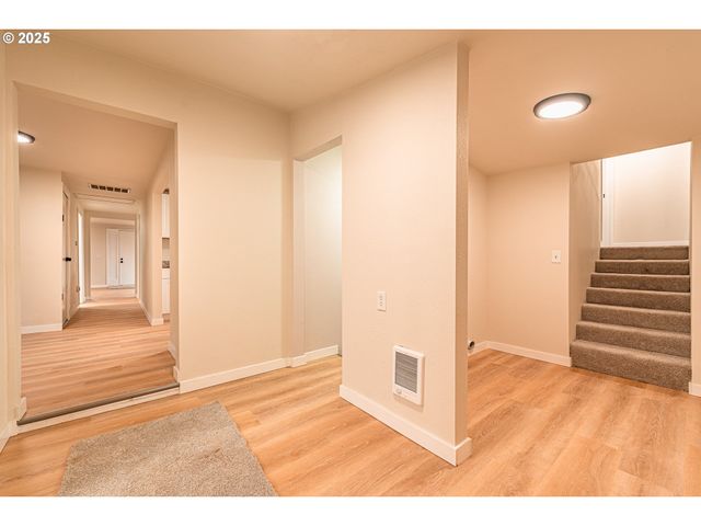 225 21ST Ave, Sweet Home, OR 97386