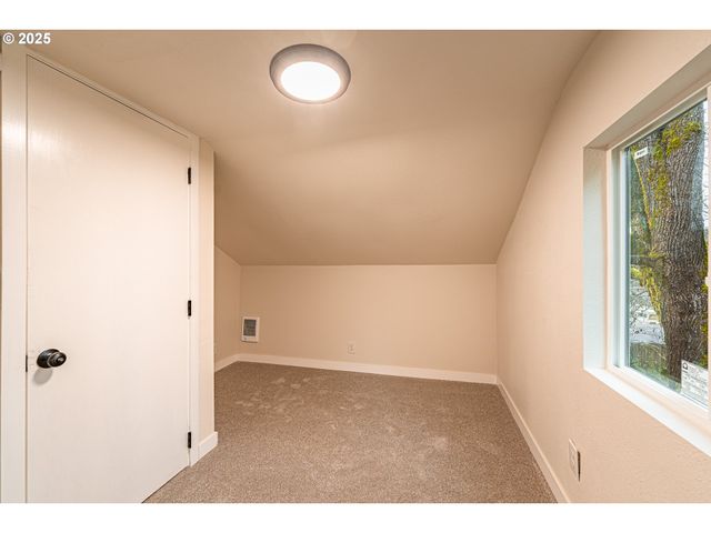 225 21ST Ave, Sweet Home, OR 97386