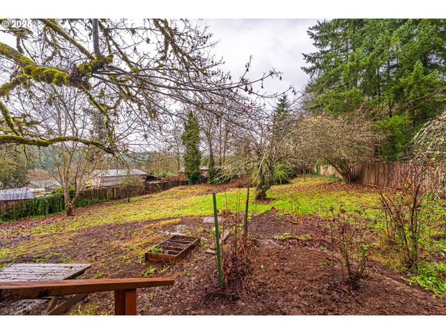 225 21ST Ave, Sweet Home, OR 97386