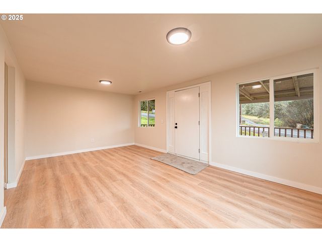 225 21ST Ave, Sweet Home, OR 97386