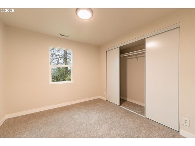 225 21ST Ave, Sweet Home, OR 97386