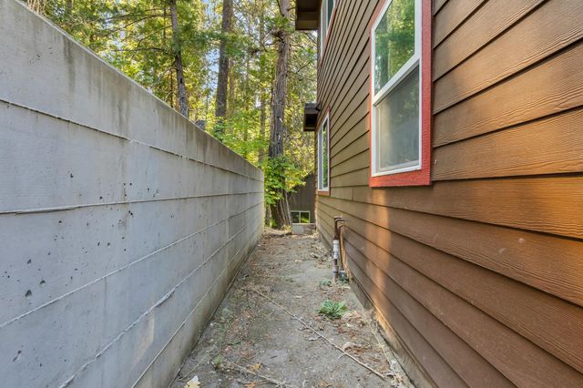 3021 Riverton Rd, Pollock Pines, CA 95726