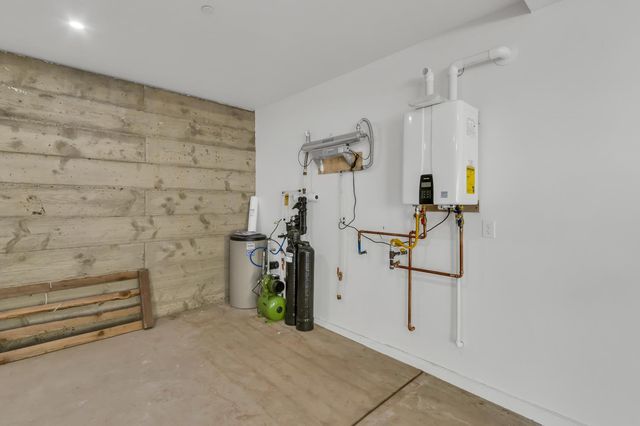 3021 Riverton Rd, Pollock Pines, CA 95726