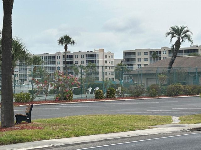 10037 62ND TERRACE N 15, St Petersburg, FL 33708