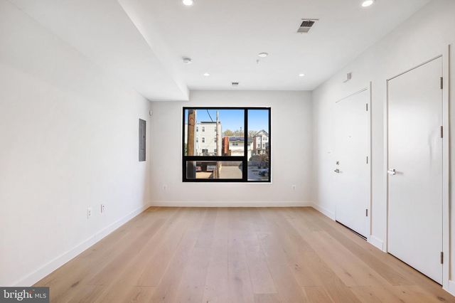 5221 F ST SE, Washington, DC 20019