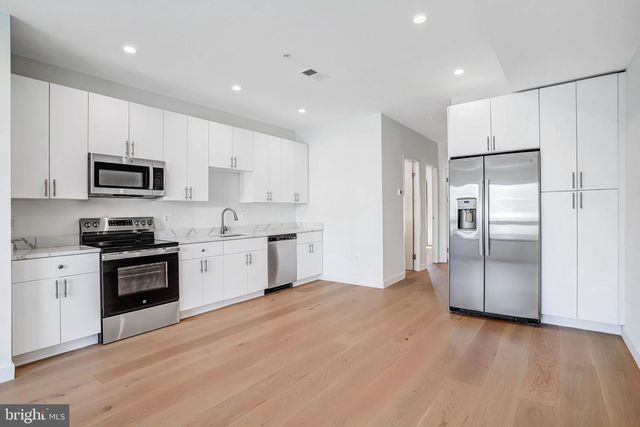 5221 F ST SE, Washington, DC 20019