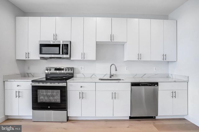 5221 F ST SE, Washington, DC 20019