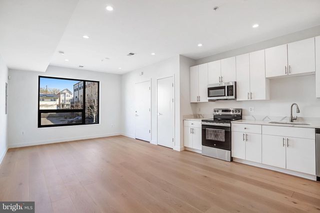 5221 F ST SE, Washington, DC 20019