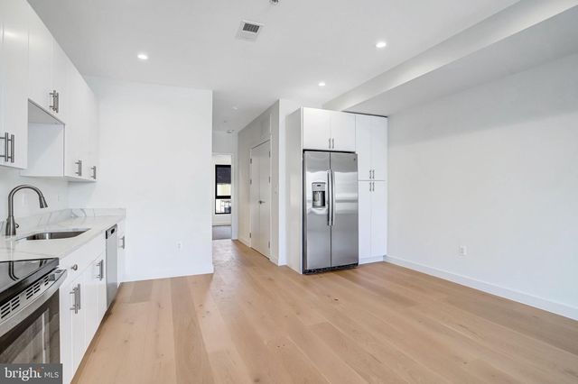 5221 F ST SE, Washington, DC 20019