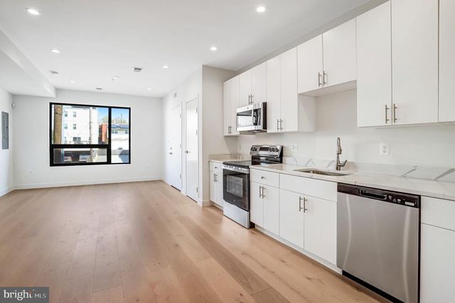 5221 F ST SE, Washington, DC 20019