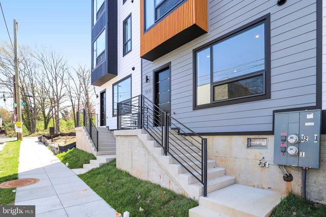 5221 F ST SE, Washington, DC 20019