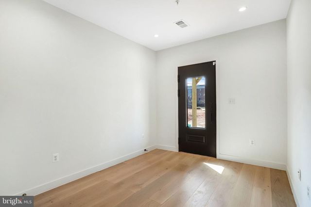 5221 F ST SE, Washington, DC 20019