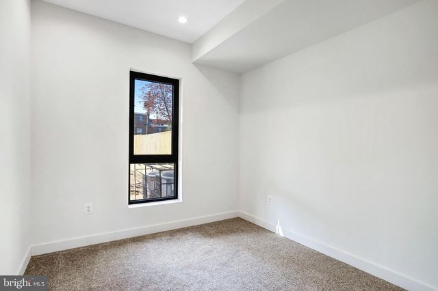 5221 F ST SE, Washington, DC 20019