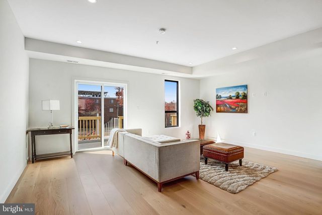 5221 F ST SE, Washington, DC 20019