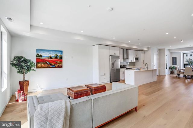 5221 F ST SE, Washington, DC 20019