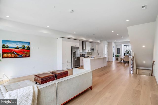 5221 F ST SE, Washington, DC 20019