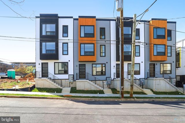 5221 F ST SE, Washington, DC 20019