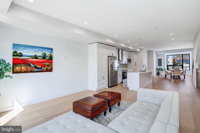 5221 F ST SE, Washington, DC 20019