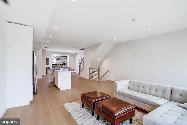 5221 F ST SE, Washington, DC 20019