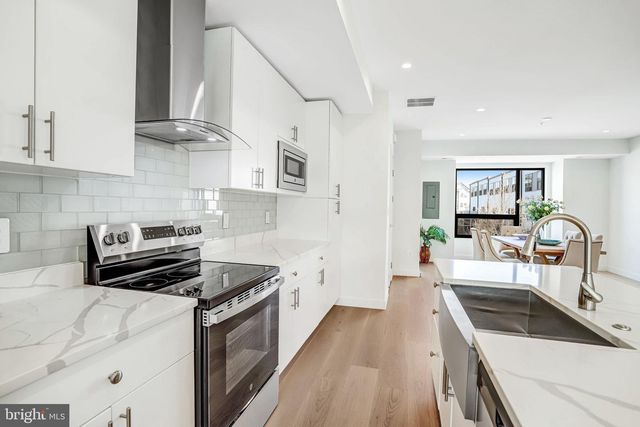 5221 F ST SE, Washington, DC 20019