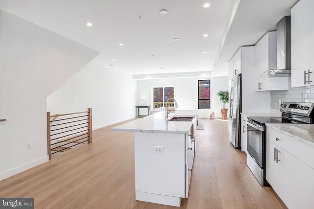 5221 F ST SE, Washington, DC 20019
