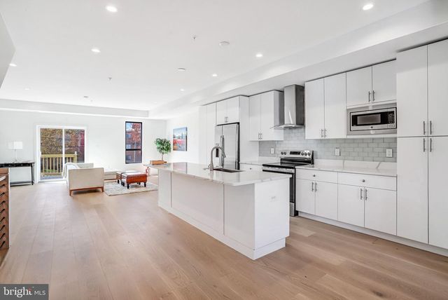 5221 F ST SE, Washington, DC 20019