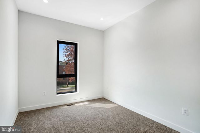 5221 F ST SE, Washington, DC 20019