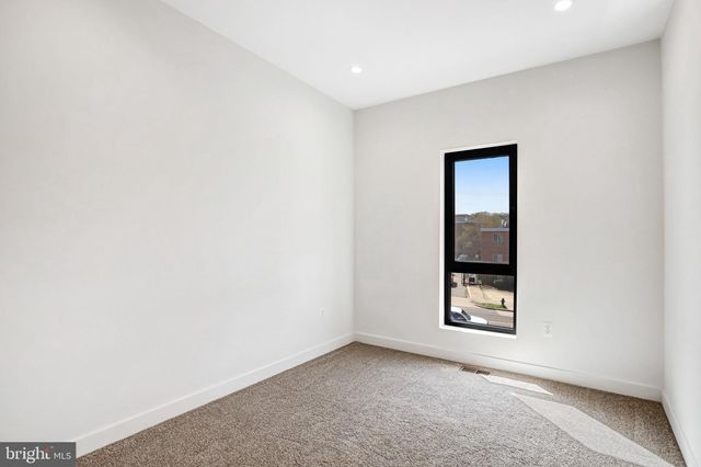 5221 F ST SE, Washington, DC 20019