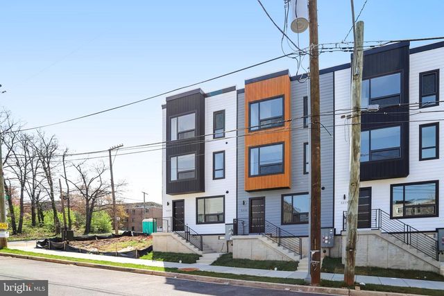 5221 F ST SE, Washington, DC 20019