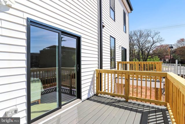 5221 F ST SE, Washington, DC 20019