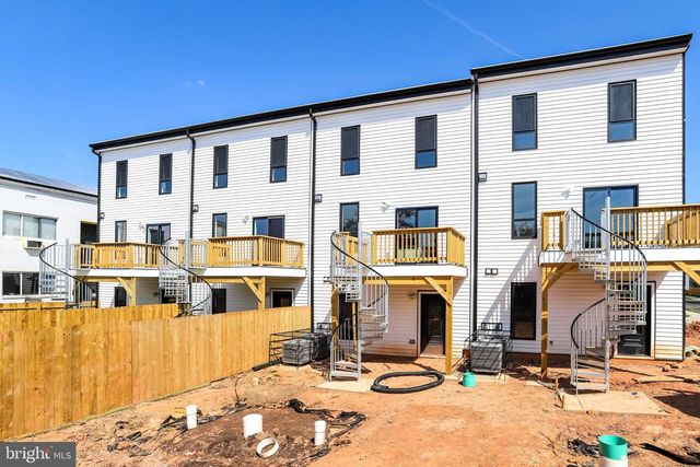 5221 F ST SE, Washington, DC 20019