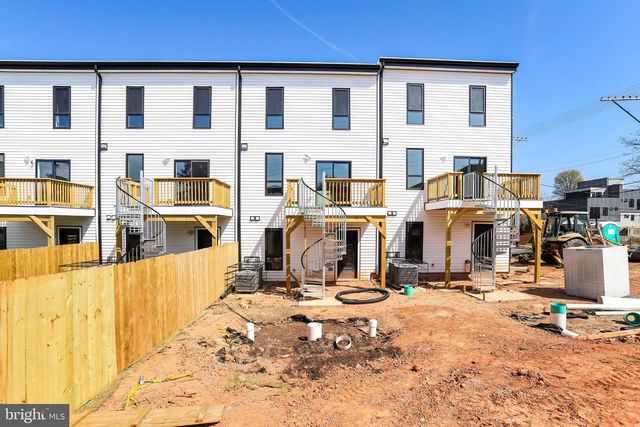 5221 F ST SE, Washington, DC 20019